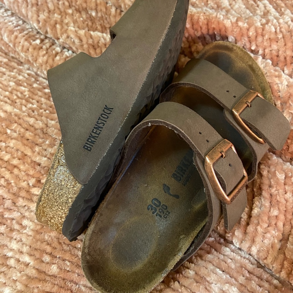 🦋✨ Young girls’ Birkenstock’s